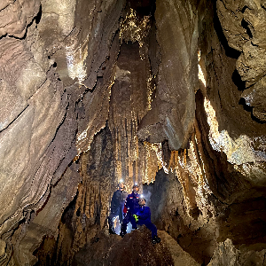 神秘の大理石洞洞窟探検