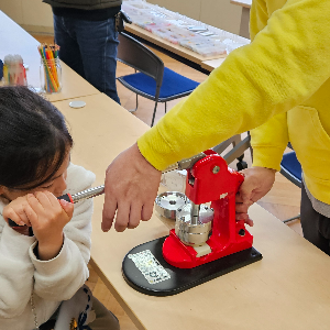 お絵描きワークショップ！オリジナル缶バッチ作り